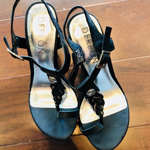 COPY - Dereon Fleur de Lis Wedge Heels - Picture 2 of 6